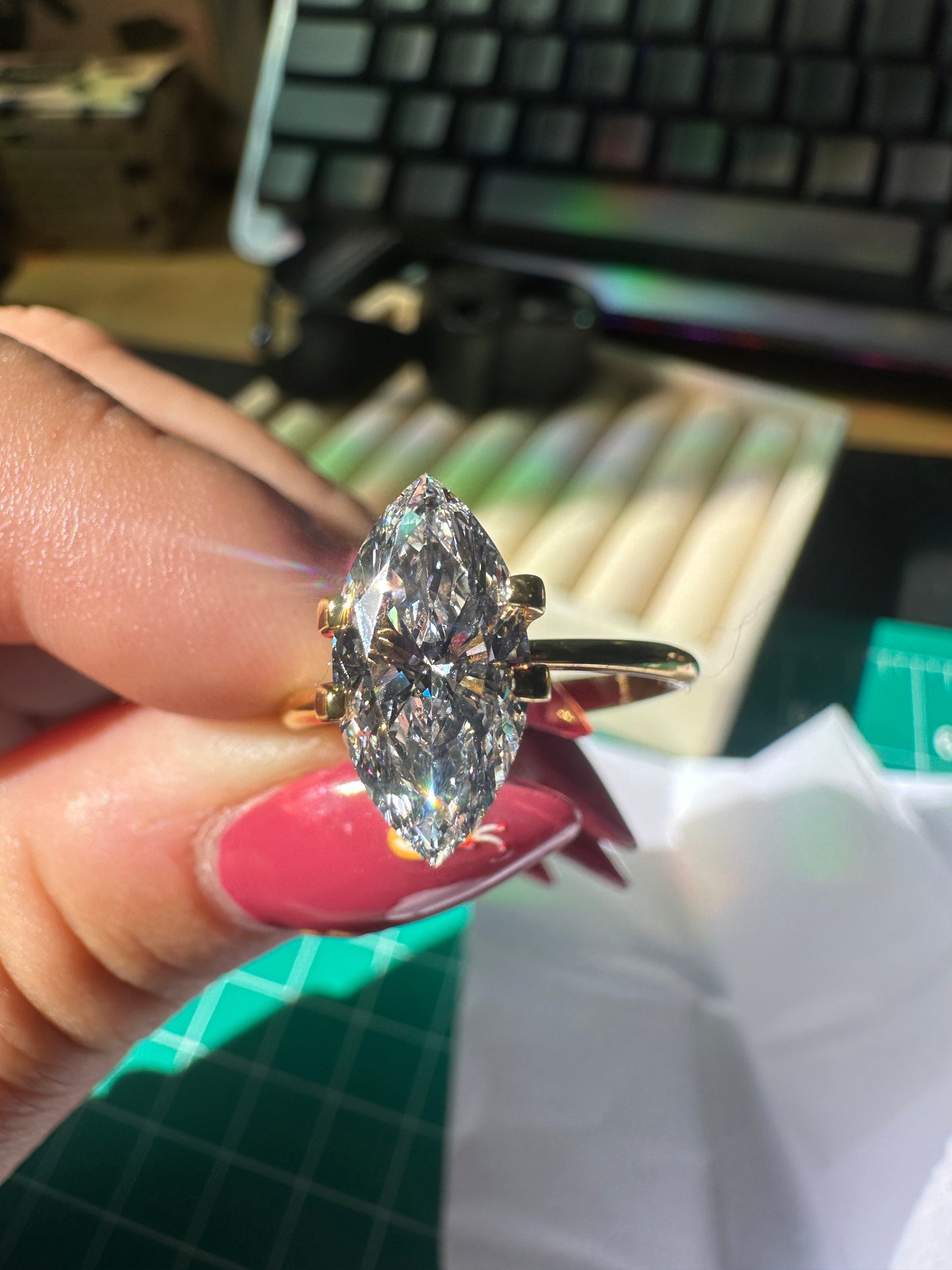 2.09 Carats Marquise VS1, E IGI Certified