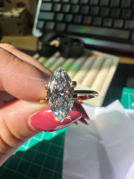 2.09 Carats Marquise VS1, E IGI Certified