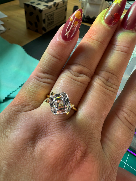 Asscher 4.25 carats, E VVS2 IGI certified